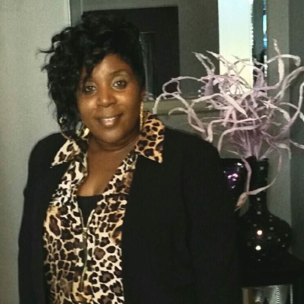 Meet your Posher, Leonora